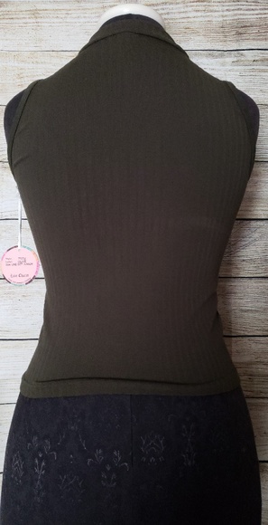 Crop Top - Picture 2 of 3